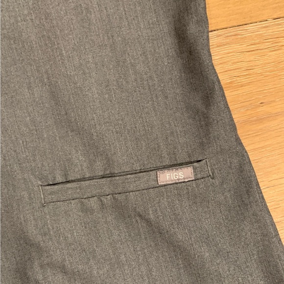 FIGS Casma Three Pocket Graphite Gray Short Sleeve Scrub Top Size Small - Picture 6 of 7